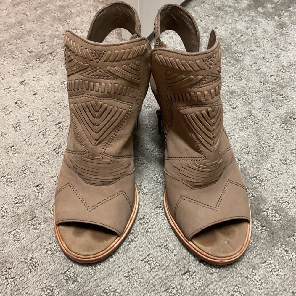 Vince camuto Karinta booties